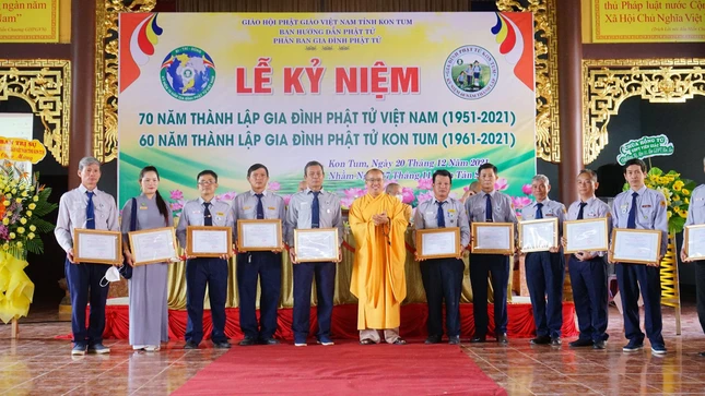 11 cá nhân tiêu biểu đã được nhận Bằng tuyên dương công đức của GHPGVN tỉnh Kon Tum