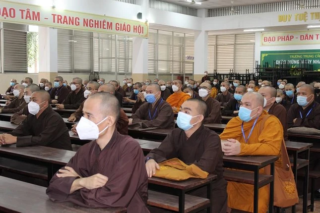 Tăng sinh Trường Trung cấp - Cao TP.HCM