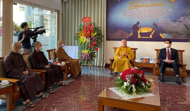 Hòa thượng Thích Thanh Nhiễu chúc mùng lễ Giáng sinh tại Hội thánh Tin Lành Việt Nam