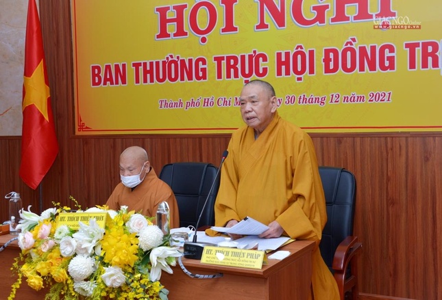 Hòa thượng Thích Thiện Pháp đọc tờ trình đề xuất tấn phong giáo phẩm tại hội nghị