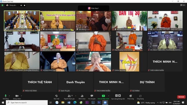 Chư tôn đức nhất tâm thực hiện nghi thức suy tôn Quyền Pháp chủ GHPGVN tại hội nghị trực tuyến Chư tôn đức nhất tâm thực hiện nghi thức suy tôn Quyền Pháp chủ GHPGVN tại hội nghị trực tuyến