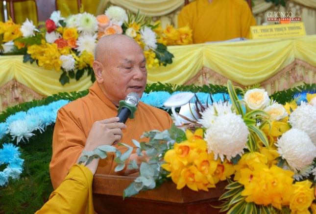 Hòa thượng Thích Thiện Nhơn phát biểu tại hội nghị