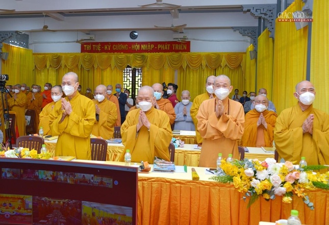 Chư tôn đức tham dự thực hiện nghi thức suy tôn Quyền Pháp chủ GHPGVN