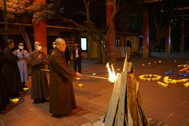 Hòa thượng Thích Bảo Nghiêm truyền đăng tại chùa Bằng đón mừng năm mới 2022 Hòa thượng Thích Bảo Nghiêm truyền đăng tại chùa Bằng đón mừng năm mới 2022