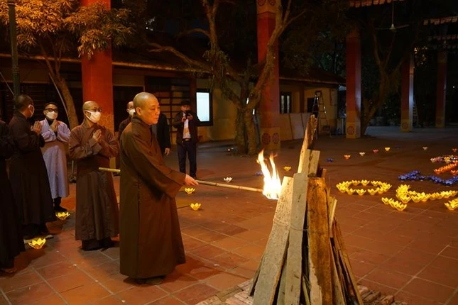 Hòa thượng Thích Bảo Nghiêm truyền đăng tại chùa Bằng đón mừng năm mới 2022