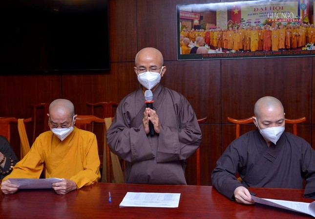 Thượng tọa Thích Thiện Quý nêu mục đích của buổi họp