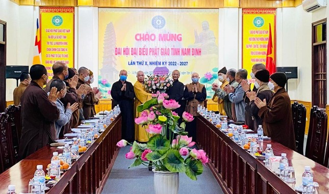 Ban Thường trực Ban Trị sự GHPGVN tỉnh đã chúc mừng Hòa thượng Thích Quảng Hà vừa được tấn phong giáo phẩm