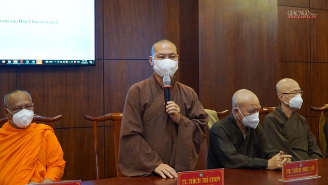 Thượng tọa Thích Trí Chơn báo cáo hoạt động của Ban Văn hóa Thượng tọa Thích Trí Chơn báo cáo hoạt động của Ban Văn hóa