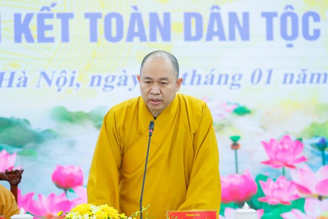 Thượng tọa Thích Đức Thiện, Phó Chủ tịch kiêm Tổng Thư ký Hội đồng Trị sự điều phối hội thảo - Ảnh: M.Ân