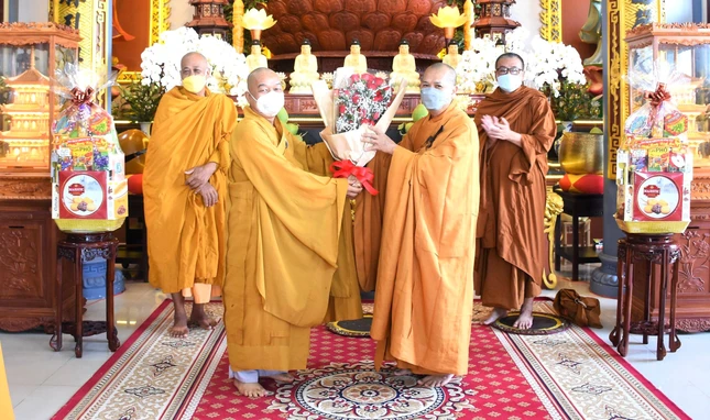 Chúc mừng Hòa thượng Thích Thông Không vừa được tấn phong giáo phẩm