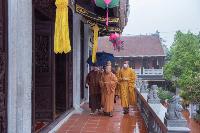 Hòa thượng Chủ tịch Hội đồng Trị sự thăm các chùa miền Bắc