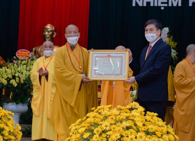 Hòa thượng Thích Quảng Hà nhận Bằng khen của UBND tỉnh Nam Định Hòa thượng Thích Quảng Hà nhận Bằng khen của UBND tỉnh Nam Định