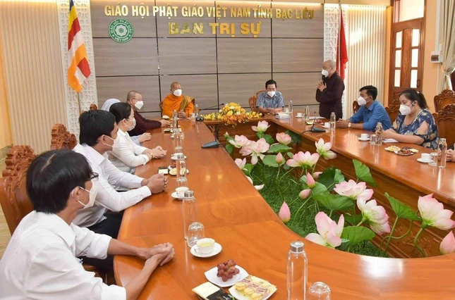 Thượng toạ Thích Giác Nghi cảm ơn đoàn lãnh đạo Ban Dân tộc - Tôn giáo tỉnh