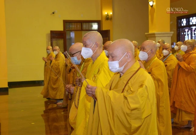 Chư tôn giáo phẩm dâng hương tưởng niệm Chư tôn giáo phẩm dâng hương tưởng niệm