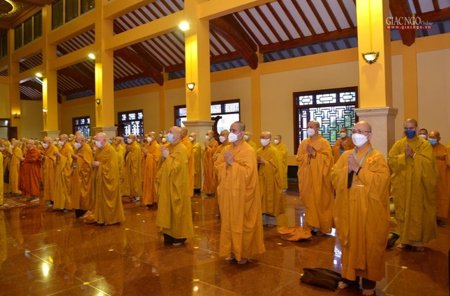 Chư tôn đức thành kính tưởng niệm Đại lão Hòa thượng Thích Thiện Hoa