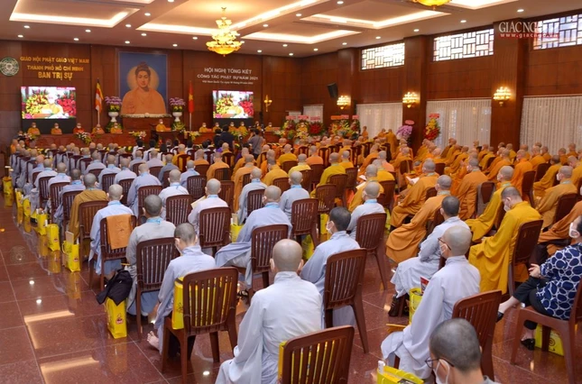 Quang cảnh hội nghị tổng kết hoạt động Phật sự năm 2021 của Phật giáo TP.HCM