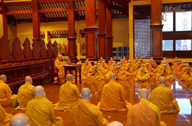 Bố-tát là ngày định kỳ thính giới, cùng nhắc nhở nhau về giới pháp của hành giả xuất gia