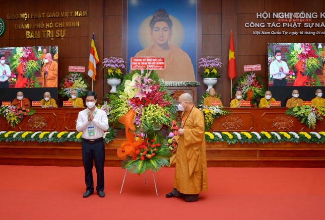 Ông Thái Thanh Xuân đại diện Công an TP.HCM tặng hoa chúc mừng Ông Thái Thanh Xuân đại diện Công an TP.HCM tặng hoa chúc mừng