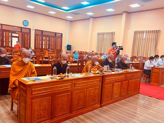 Chư tôn đức tham dự hội nghị tổng kết Phật sự năm 2021