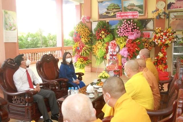 Chư tôn đức Ban Thường trực Ban Trị sự tỉnh tiếp đoàn lãnh đạo các cơ quan tỉnh Chư tôn đức Ban Thường trực Ban Trị sự tỉnh tiếp đoàn lãnh đạo các cơ quan tỉnh