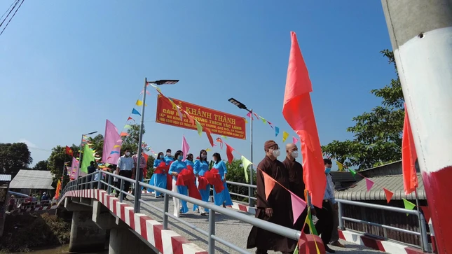 Cây cầu được đưa vào sử dụng