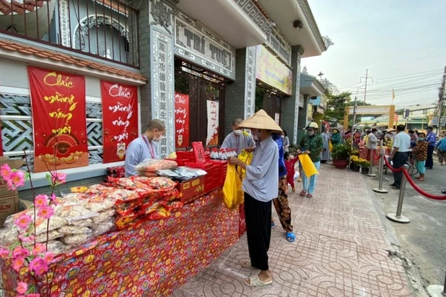 Ni viện Tịnh Nghiêm tổ chức phiên chợ 0 đồng