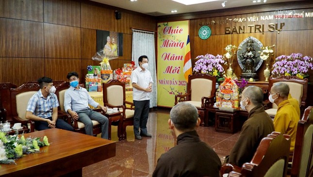 Ông Nguyễn Quang Thắng chúc Tết đến chư tôn đức Ban Trị sự GHPGVN TP.HCM