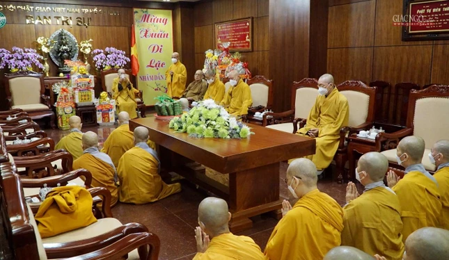 Thượng tọa Thích Thiện Quý thay mặt Ban Trị sự cảm ơn chư Ni