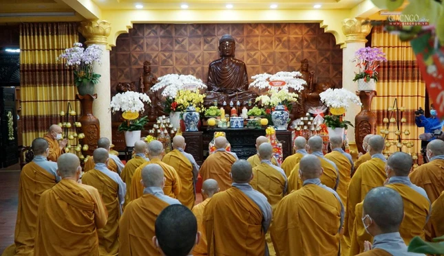 Tại chùa Minh Đạo