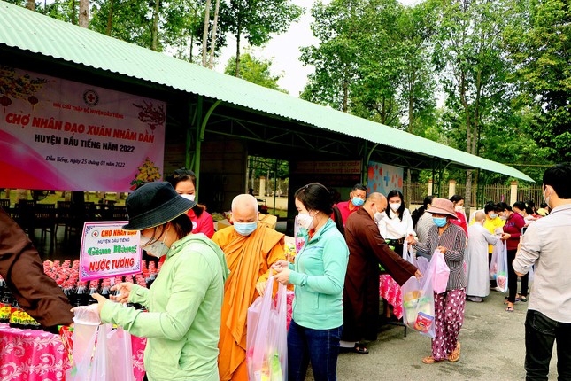 “Chợ Nhân Đạo Xuân Nhâm Dần”, để hỗ trợ những gia đình, lao động có hoàn cảnh khó khăn