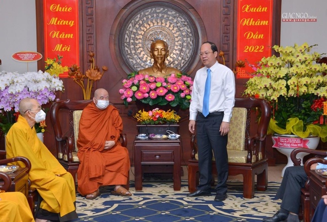 Ông Nguyễn Hồ Hải bày tỏ niềm vui được đón tiếp chư tôn đức Ban Thường trực GHPGVN TP.HCM