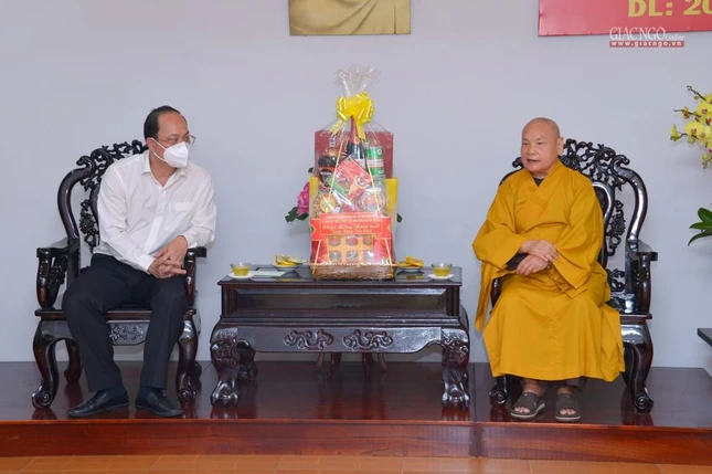 Hòa thượng Thích Thiện Nhơn tiếp thân mật Phó Bí thư Thành ủy Nguyễn Hồ Hải