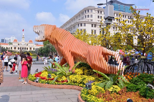 Vươn mình vượt qua chông gai... Vươn mình vượt qua chông gai...