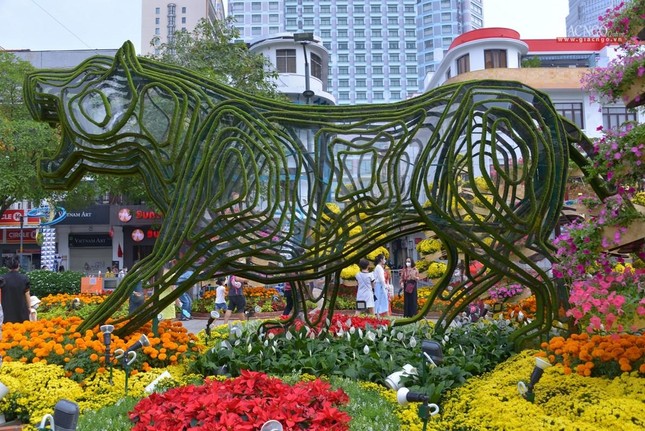 Linh vật hổ được thiết trí ở nhiều tiểu cảnh biểu trưng cho sức mạnh Linh vật hổ được thiết trí ở nhiều tiểu cảnh biểu trưng cho sức mạnh