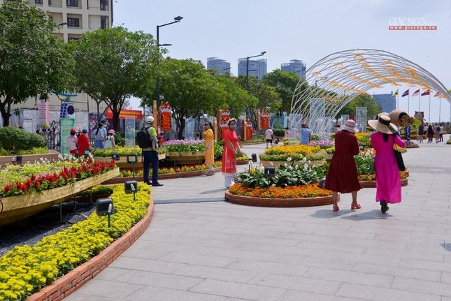 Hồi sinh lòng người, hồi sinh đất trời Hồi sinh lòng người, hồi sinh đất trời