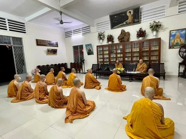 Đảnh lễ nhị vị giáo phẩm Hệ phái