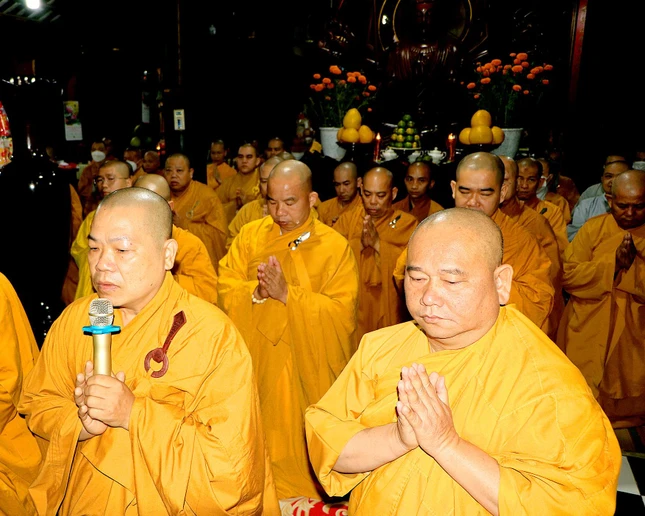 Khánh tuế đến Hòa thượng Thích Huệ Thông, cùng chư tôn đức Ban Thường trực Ban Trị sự tỉnh