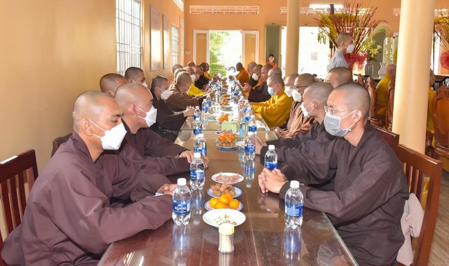 Họp mặt đầu năm khánh tuế chư tôn đức và ôn lại một số Phật sự của Ban Trị sự tỉnh