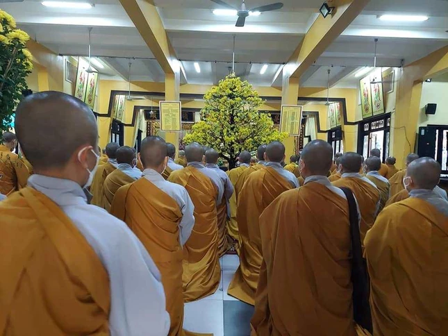 Khánh tuế đến Trưởng lão Hòa thượng Trưởng tông phong miền Vĩnh Nghiêm