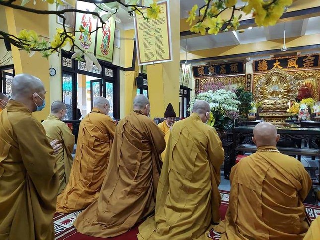 Theo truyền thống của tổ đình chư Tăng Ni, Phật tử họp mặt vào đầu xuân mới