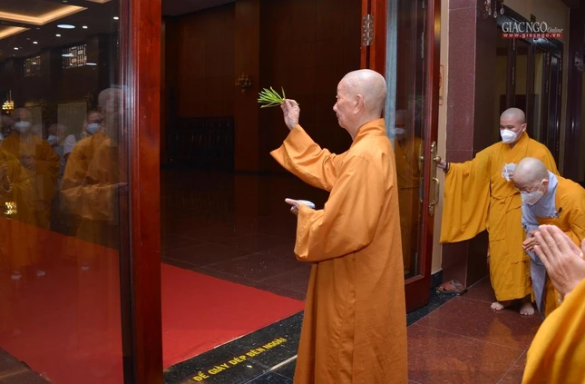 Sái tịnh hội trường Việt Nam Quốc Tự