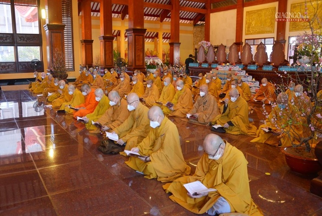 Chư tôn đức Ban Trị sự Phật giáo TP.HCM trì tụng kinh Dược Sư