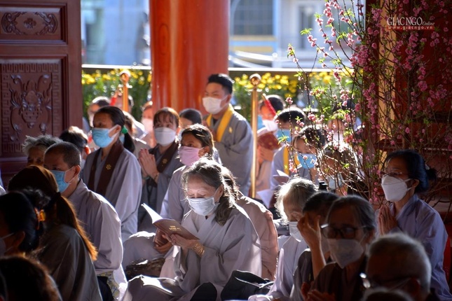 Pháp hội gồm 3 thời, sau lễ khai đàn, thời trì tụng thứ hai vào lúc 14 giờ, thời thứ ba vào lúc 17 giờ 45