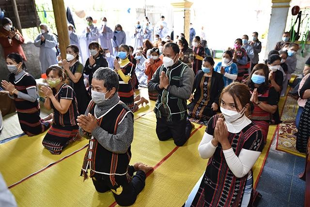 Thành kính cầu nguyện bình an cho năm mới