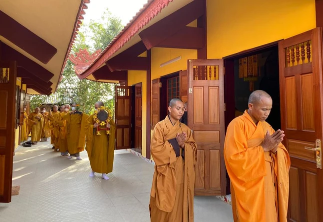 Cung nghinh chư tôn đức chứng minh