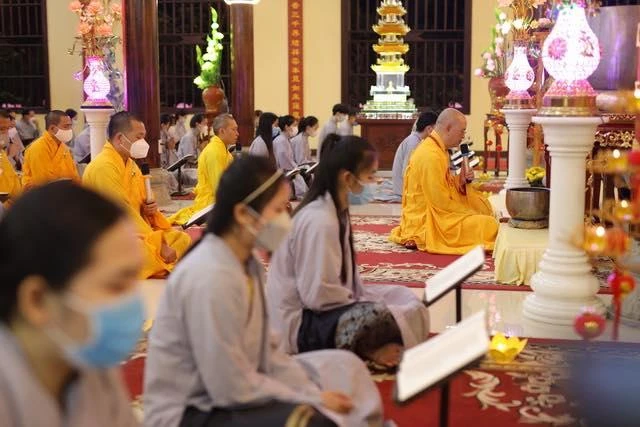 Hội chúng trì tụng kinh Dược sư Hội chúng trì tụng kinh Dược sư