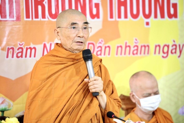 Hòa thượng Thích Giác Quang phát biểu tại buổi họp mặt truyền thống