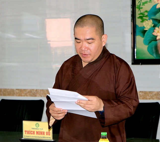 Đại đức Thích Thiện Hưng phát biểu tại buổi họp