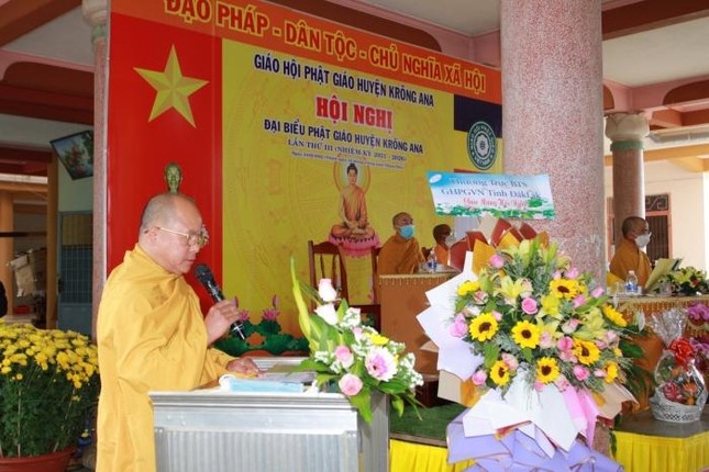 Thượng tọa Thích Giác Phổ đọc quyết định chuẩn y thành phần nhân sự Ban Trị sự Phật giáo huyện Krông Ana nhiệm kỳ II (2021-2026)