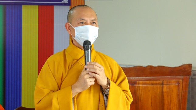 Thượng tọa Thích Phước Thành phát biểu tại buổi họp